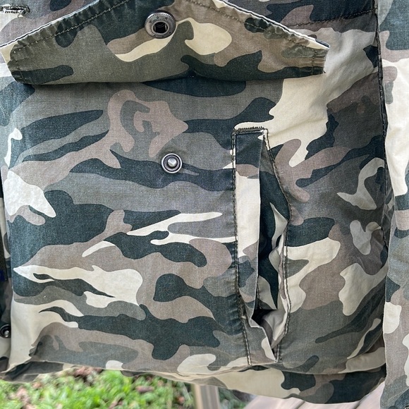 EUC Levi’s Camo lightweight utility Jacket Womens size M - Picture 8 of 17